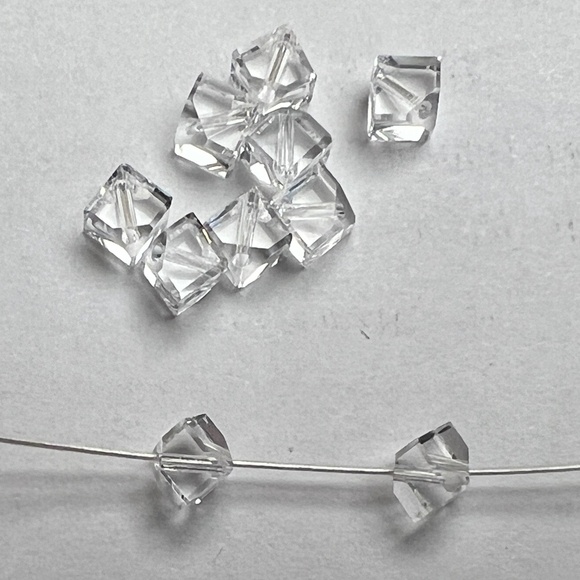 Swarovski Genuine Diagonal Square/Cube  Bead 4mm Crystal Clear Item 5600 - Picture 2 of 2